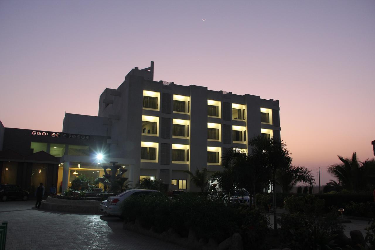 Goverdhan Greens Resort Dwarka L Hotels In Dwarka Ngoại thất bức ảnh