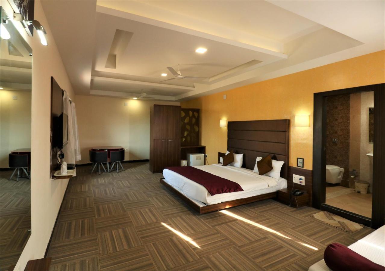 Goverdhan Greens Resort Dwarka L Hotels In Dwarka Ngoại thất bức ảnh